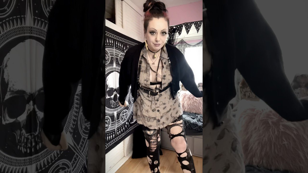 GET DRESSED WITH ME – Spooky OOTD #goth #summerween #altfashion