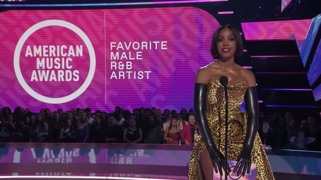 Kelly Rowland - Latex Opera Gloves at the AMAs