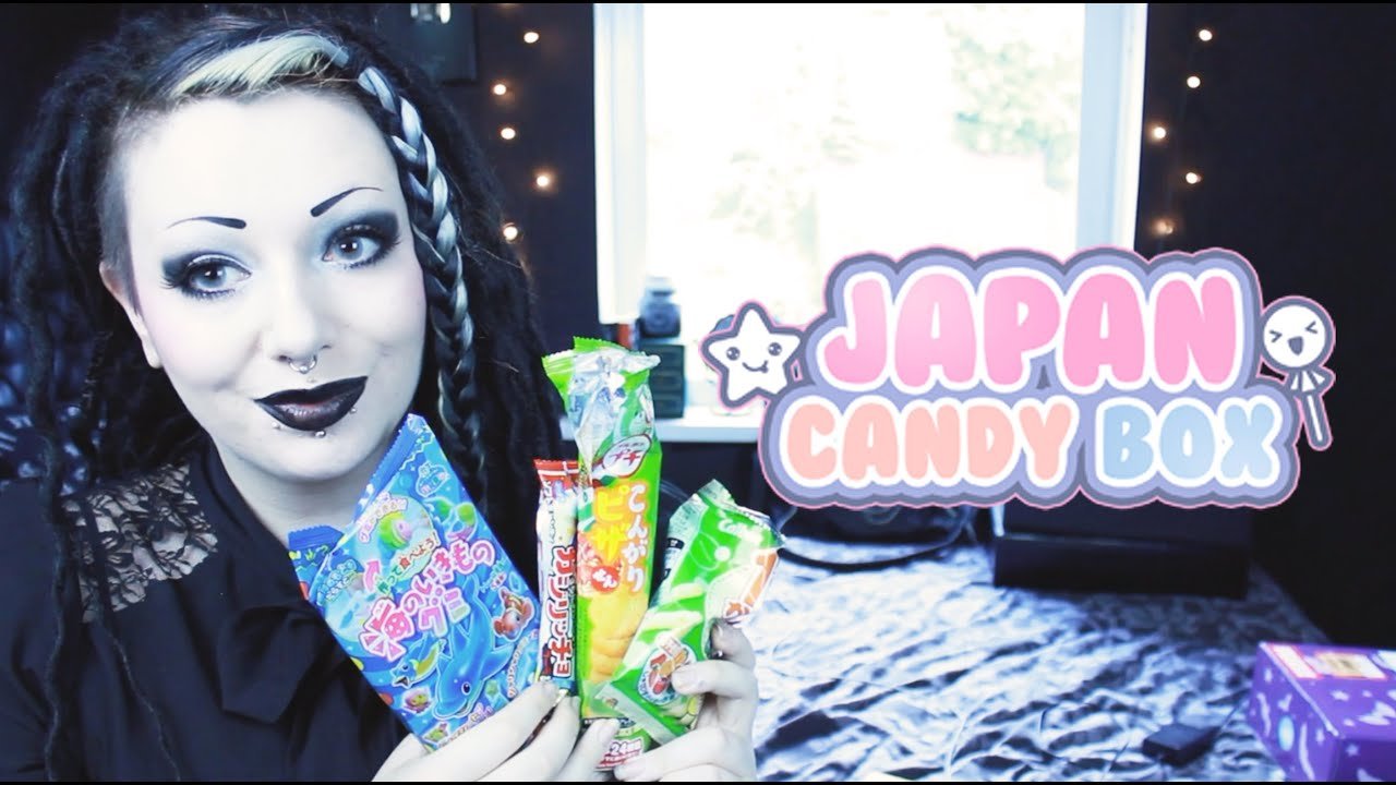 Irish Girl Tries Japanese Candy – Japan Candy Box | Toxic Tears