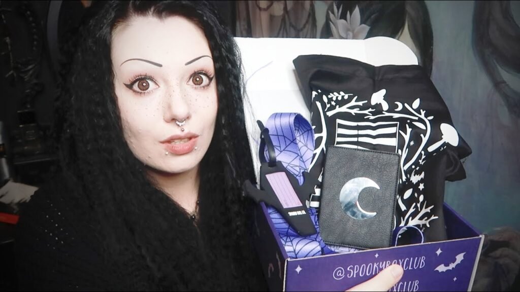 Spooky Box Club Gothic Globe Trotter Unboxing! | Toxic Tears